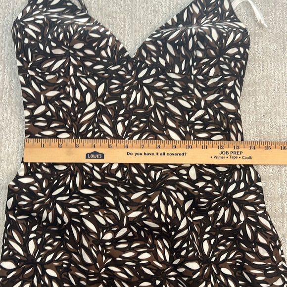 Beautiful Millie brown and white wiggle dress - Picture 10 of 11